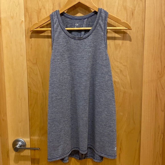 GAP Open-Back, Crew-Neck Tank - Picture 1 of 14